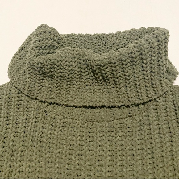 Hollister Green Turtleneck Sweater Women’s Size XS - Picture 2 of 15